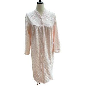 Quilted Pink Embroidered Housecoat Size Large 3/4 Sleeves Snap Closure Warm